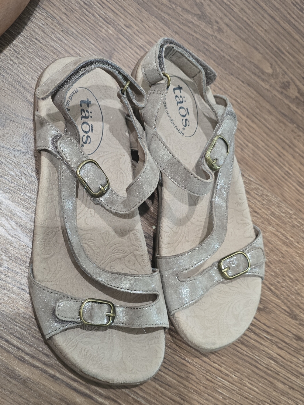 Taos Footwear Tan/shimmer Strappy Buckle Sandals for Women 7